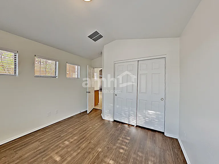 1920 S 85th Ln — Photo 17