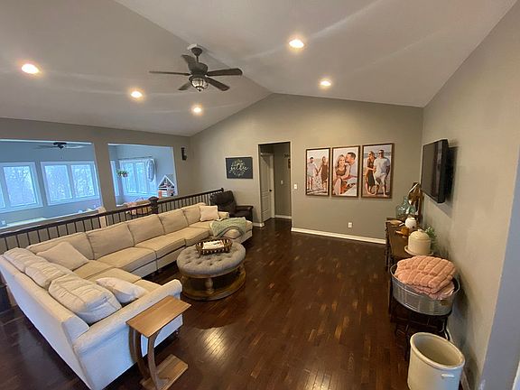 4th image of 21835 Juniper Ave