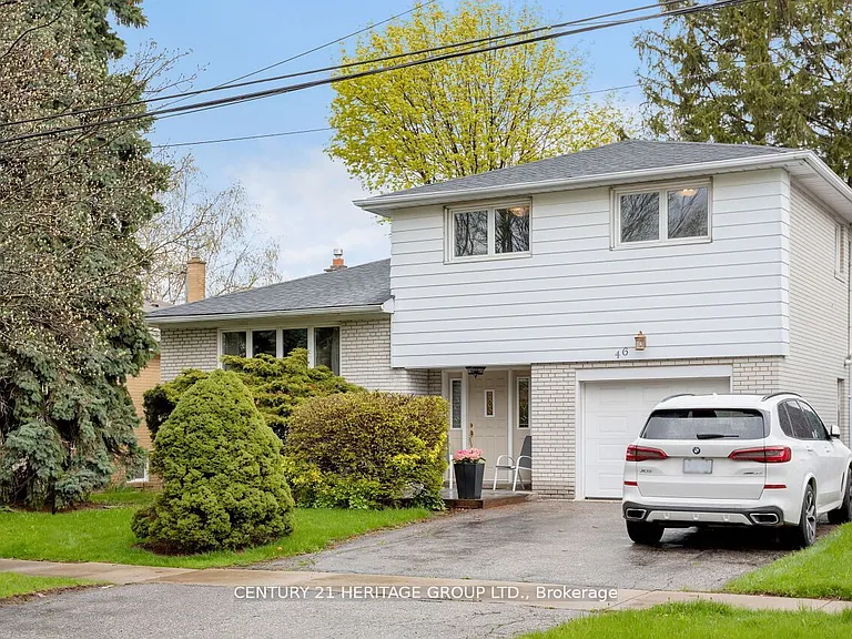 46 Marathon Cres — Photo 1