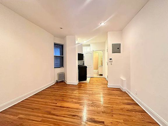 3rd image of 226 E 26th St #2T