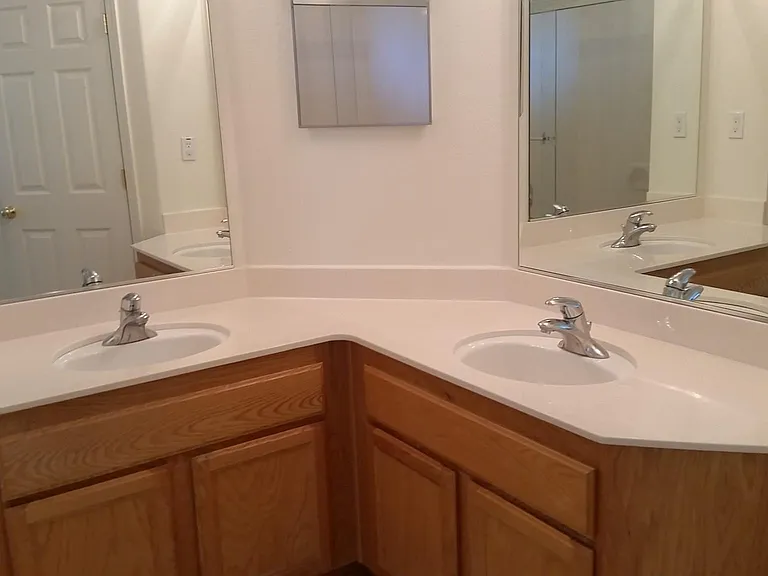 5430 Lewrosa Way — Photo 4