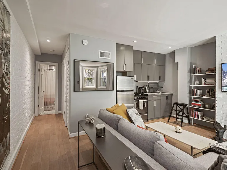 614 C St NE #B — Photo 3