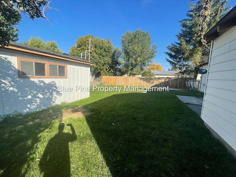 4 bed, 2.0 bath, 1516 sqft, $1,700 — Photo 2