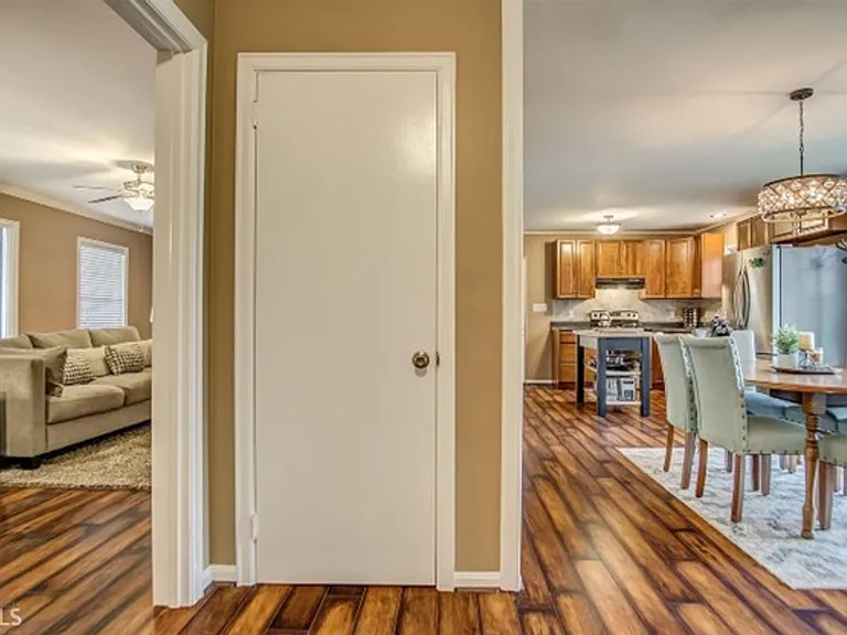 563 Mountain View Cir — Photo 18