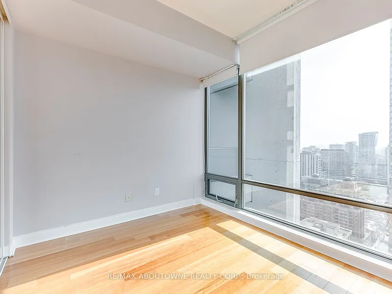 18 Yorkville Ave #3204 — Photo 19