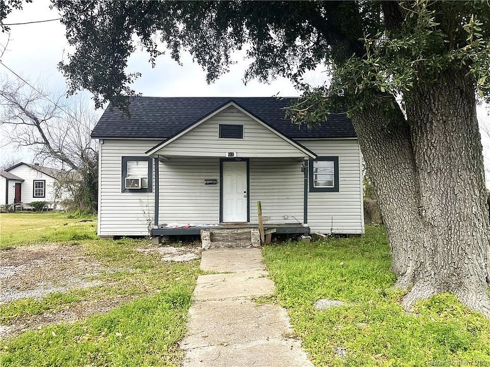 1st image of 811 N Goos Blvd
