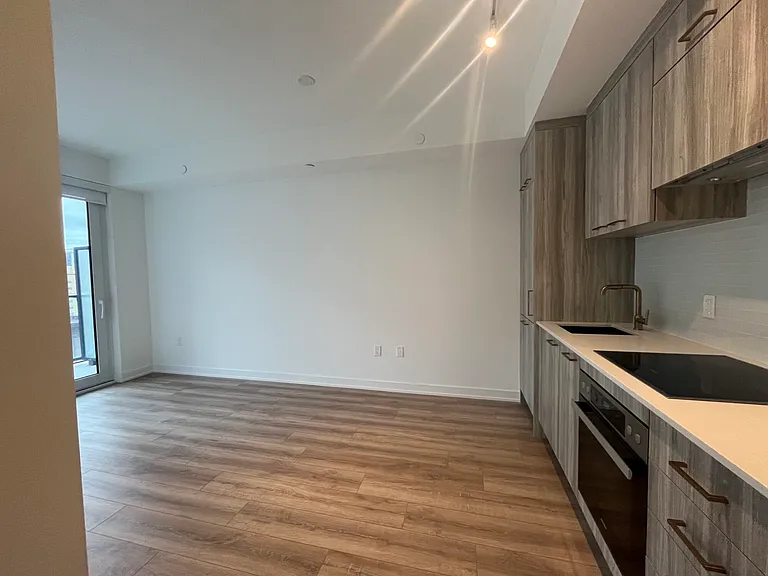 634 Church St #7 — Photo 4