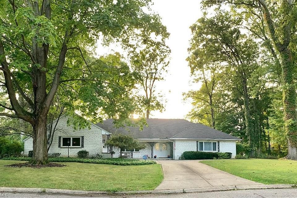 1st image of 18827 Cliff Cir