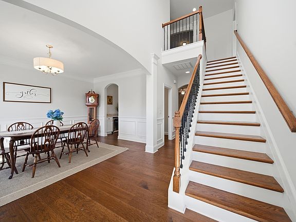 3rd image of 532 Radnor Hunt Ct