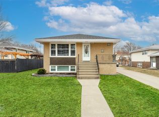9405 S 69th Ct, Oak Lawn, IL 60453