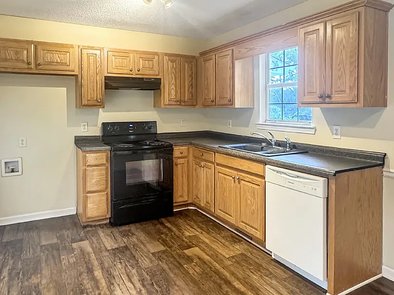 4031 Oliver Dr — Photo 2