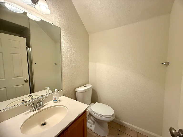 457 Effie Ct — Photo 3