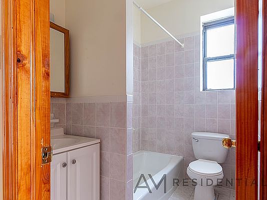 5th image of 1462 Ovington Ave #B5