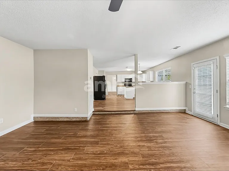 312 Othello Dr — Photo 9