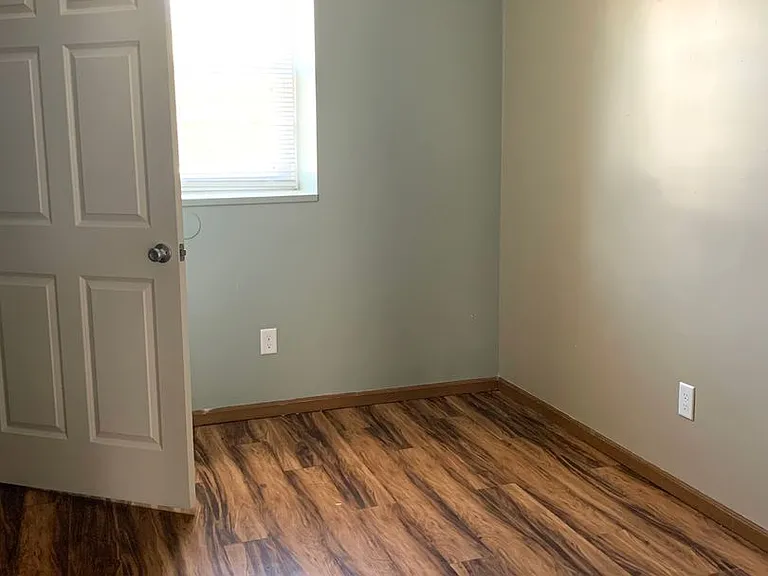 347 E Market St — Photo 6