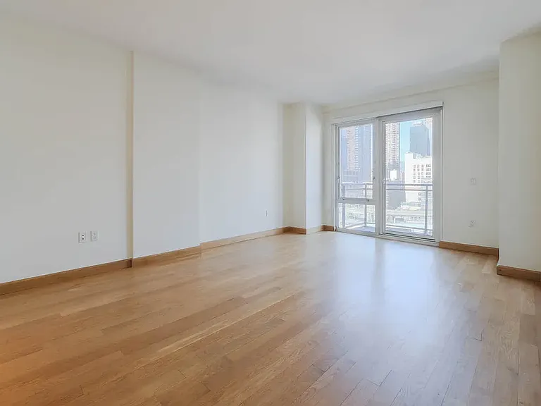 431 W 37th St #5E — Photo 10