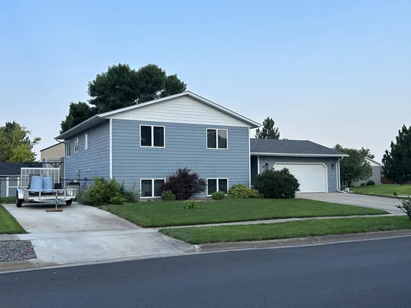 1601 Flag Mountain Dr, Pierre, SD 57501