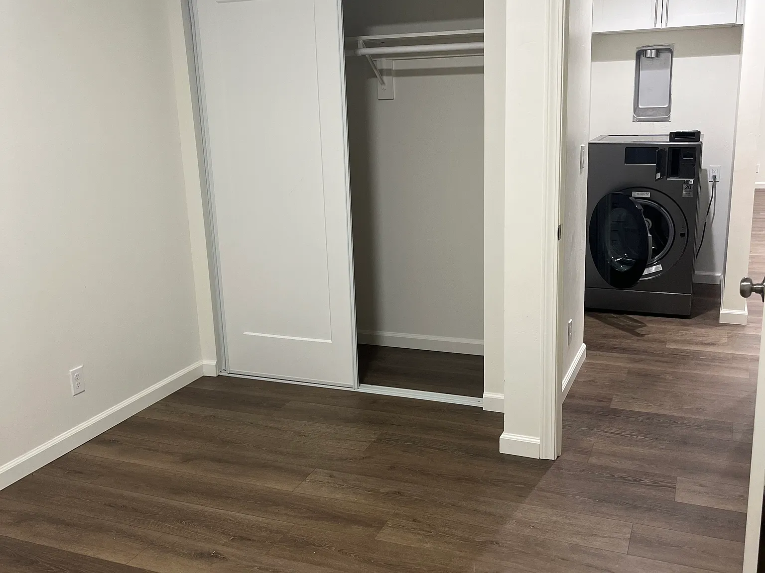 2 bed, 860 sqft, $1,300 — Photo 2