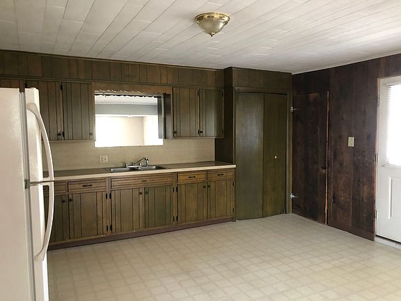 4th image of 426 N Market St APT 3