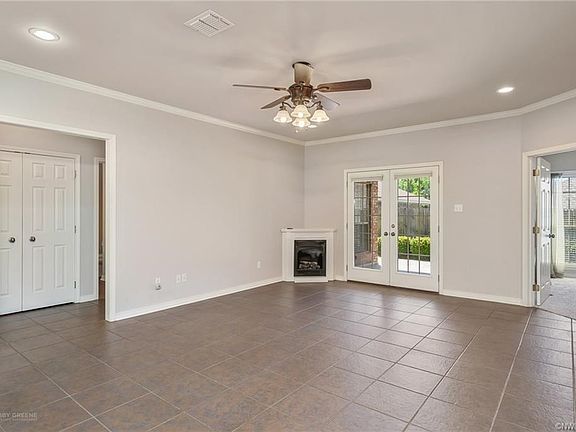 2nd image of 1022 Country Club Cir