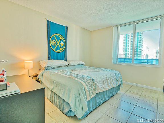 4th image of 325 Biscayne Blvd #1717