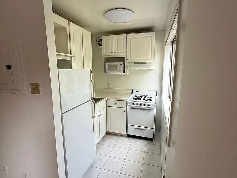 4455 Macarthur Blvd — Photo 3