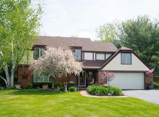 3720 Woodbrook Ct, East Aurora, NY 14052
