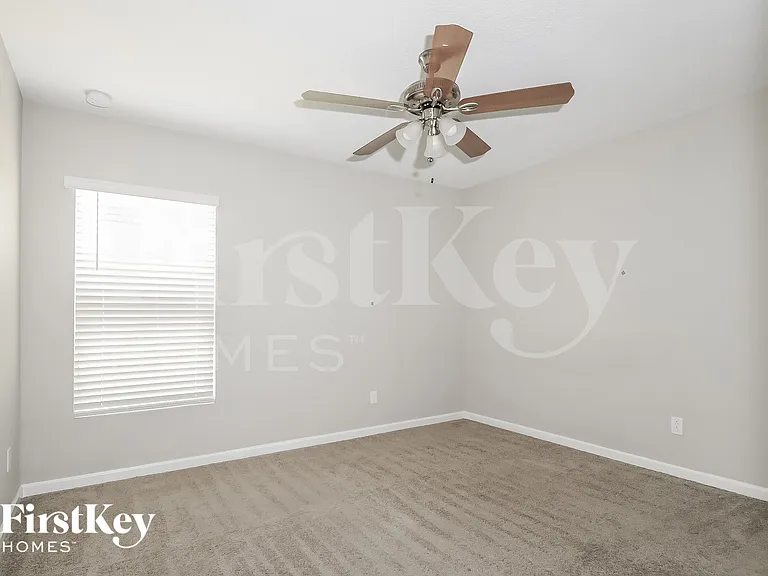 623 SW Homeland Rd — Photo 12