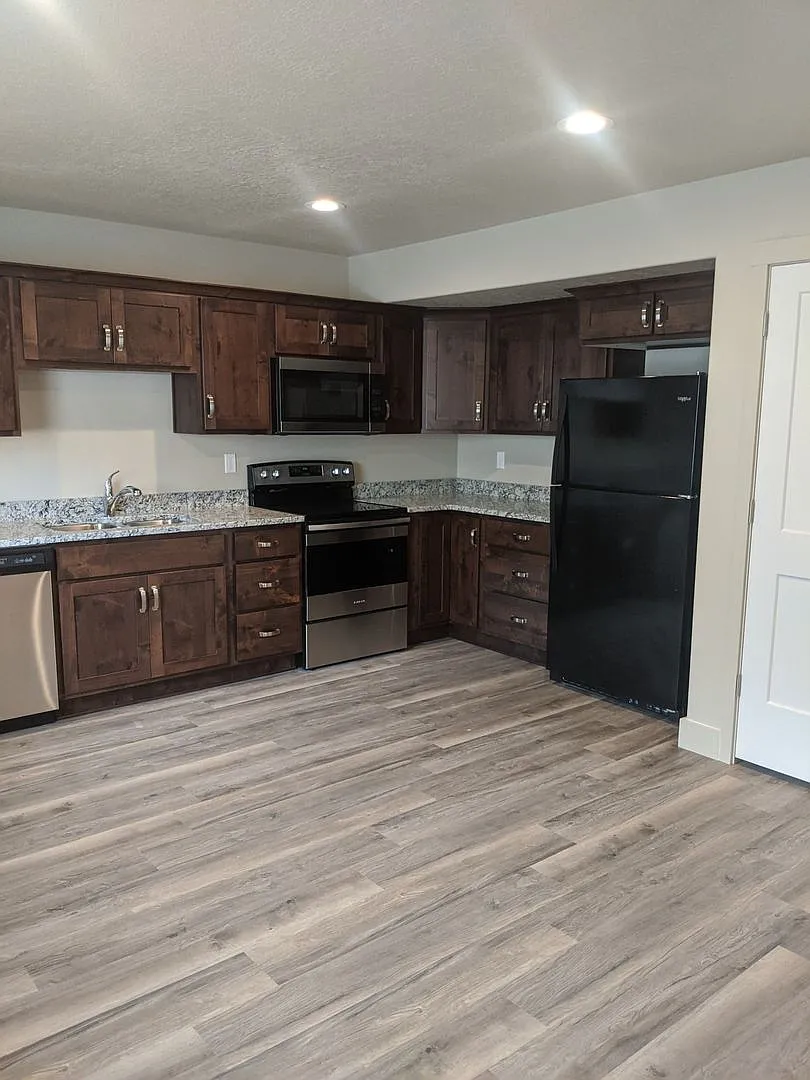 Move-In Special! 3 Bed 2.5 Bath Townhome + Attached Garage | 2 Weeks Free — Photo 3