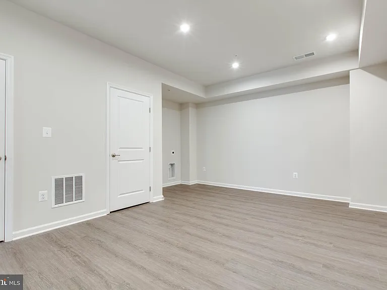 188 Woodgate Cir — Photo 34
