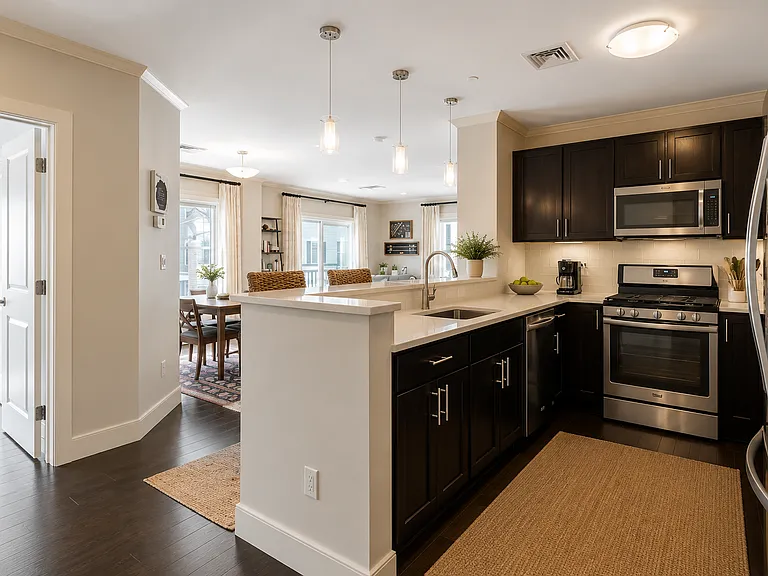 320 Maverick St #204B — Photo 9