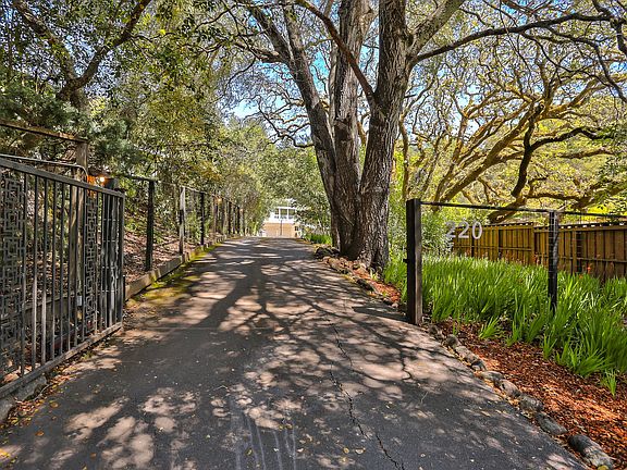 3rd image of 220 Fawn Dr
