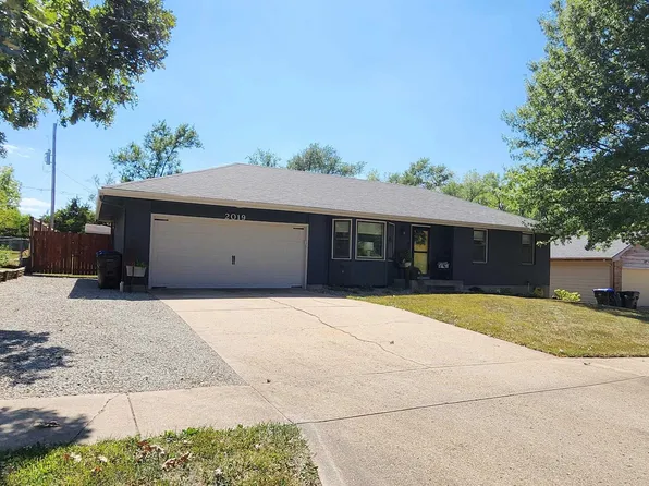 2019 SE 38th St, Topeka, KS 66609