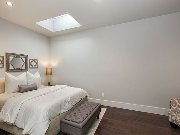 5th image of 1127 Broderick St #1127