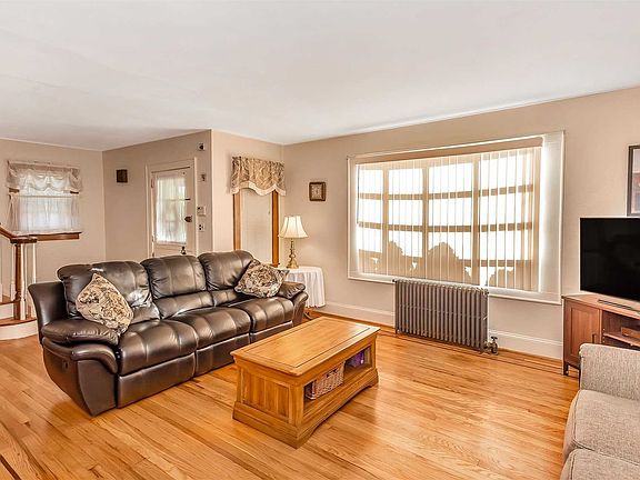 4th image of 1855 Westervelt Ave