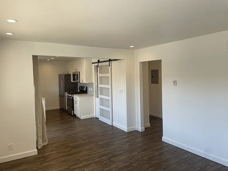 Calderon — Photo 1