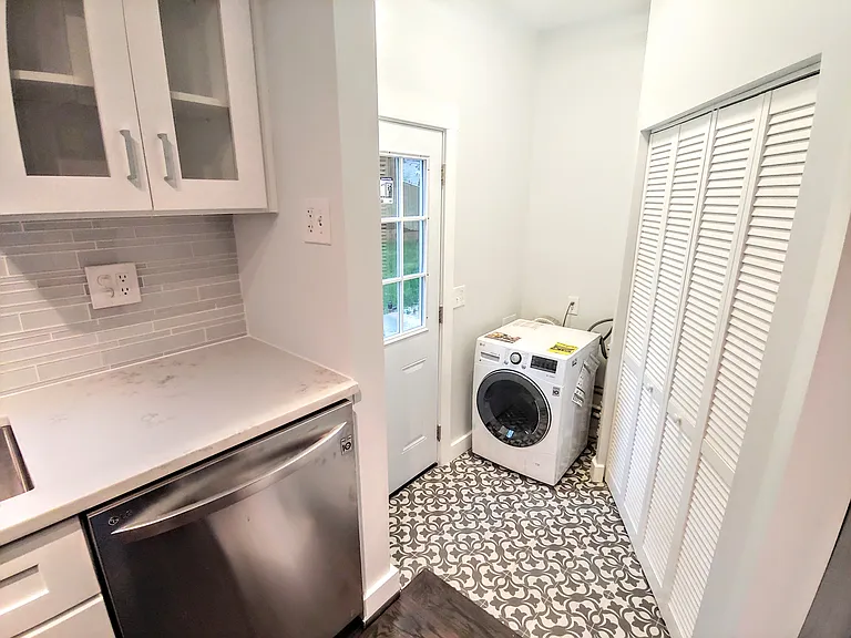 2510 Jamaica Dr — Photo 6