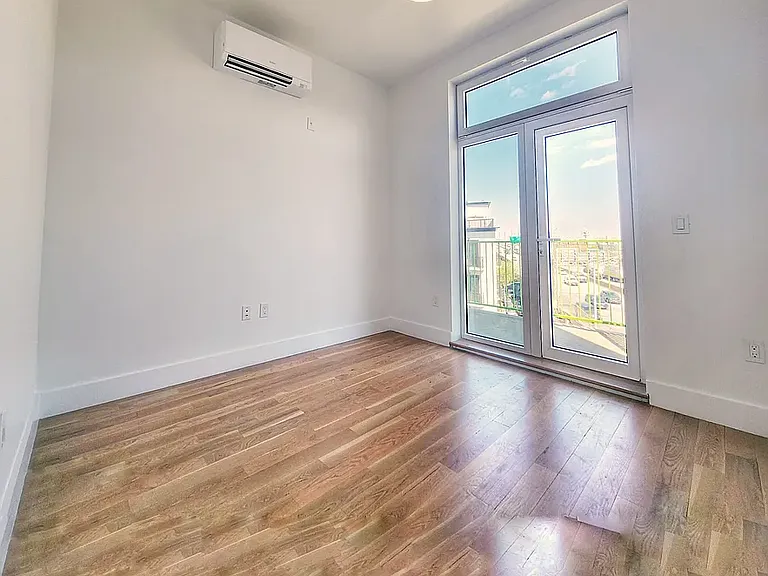391 Meeker Ave #2L — Photo 7