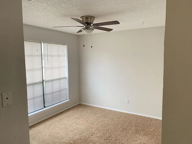 305 Shady Valley Dr — Photo 5
