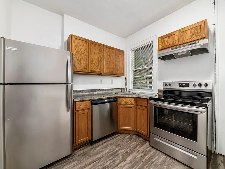 1466 Summit St #MAIN — Photo 9