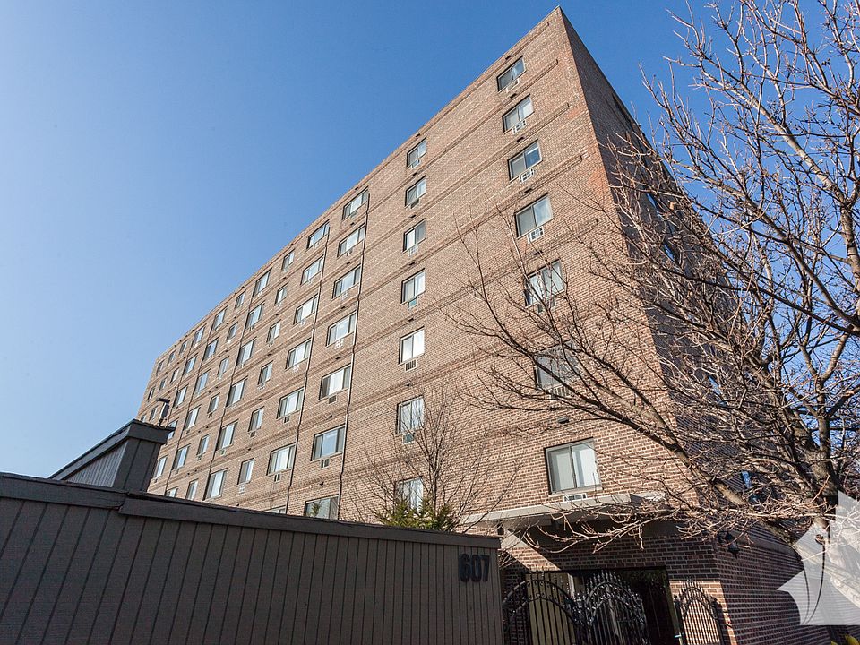 1st image of 607 W Wrightwood Ave APT 305