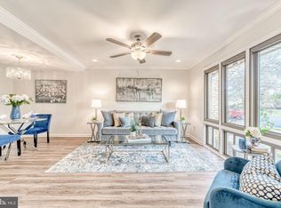 1107 Waterford Pl, Herndon, VA 20170