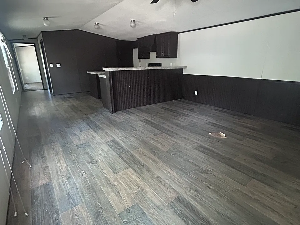 206 Jenny Ln