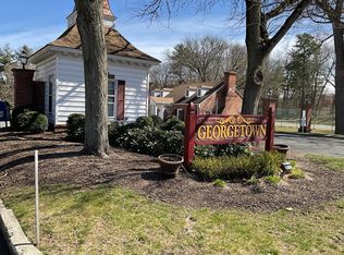 20 Halifax Ct APT E, Springfield, MA 01108