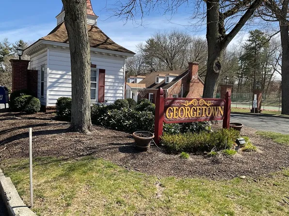 20 Halifax Ct APT E, Springfield, MA 01108