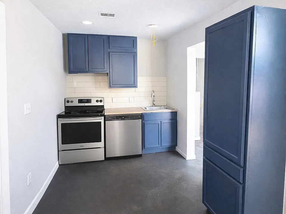1115 N Kentucky Ave #1/2