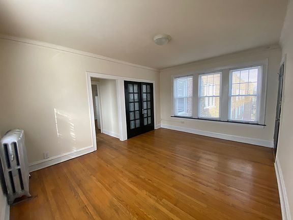 4th image of 4424 N Seeley Ave #0B-1Ba-550Sqft