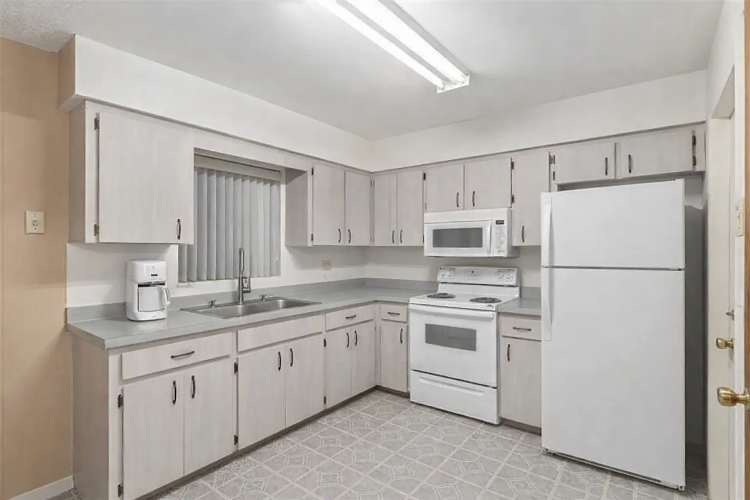 42 Pine Cir — Photo 3