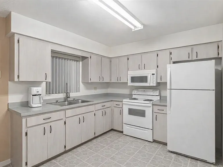 42 Pine Cir — Photo 3