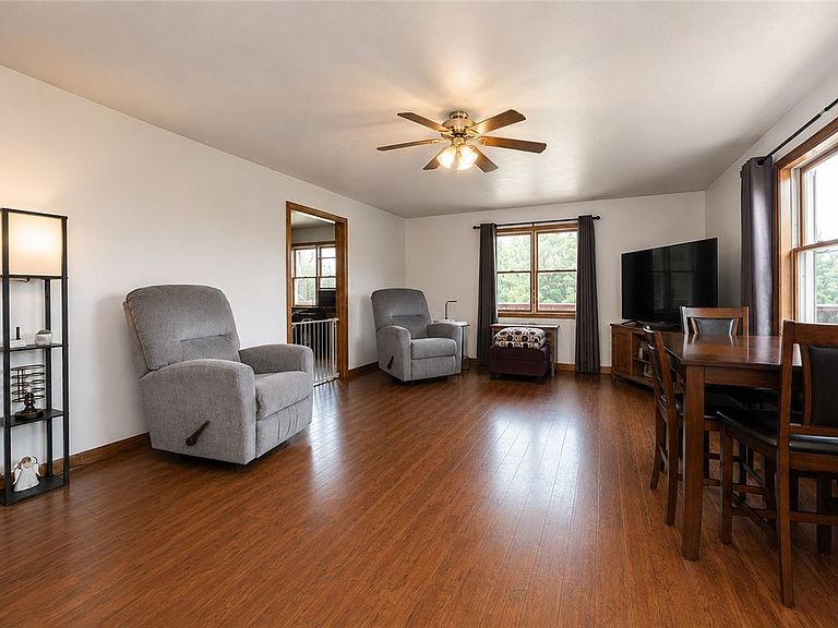 Listing photo 5